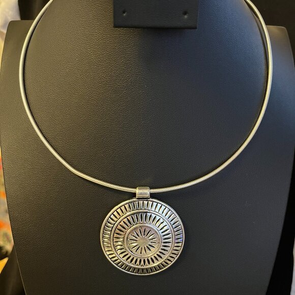 Liz Claiborne Jewelry - Liz Claiborne Silver‑Tone Medallion Pendant on Wire Collar Necklace